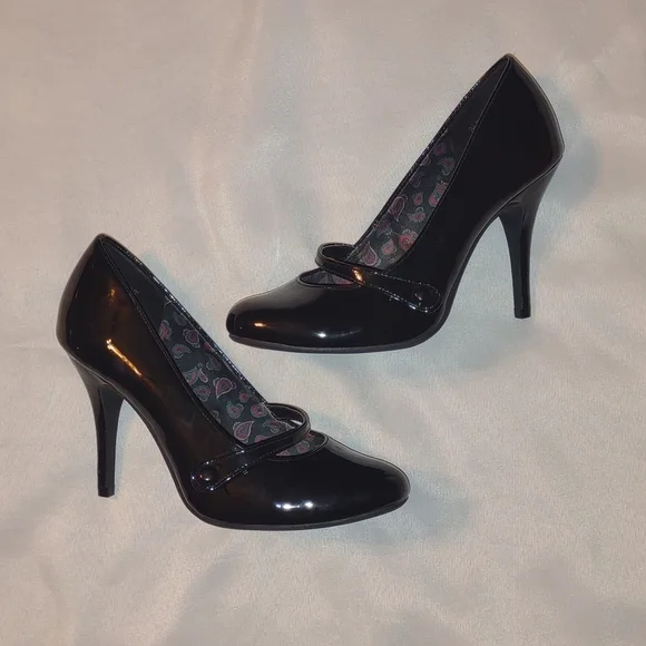 American Eagle Black Closed Toe High Heels - Picture 1 of 8
